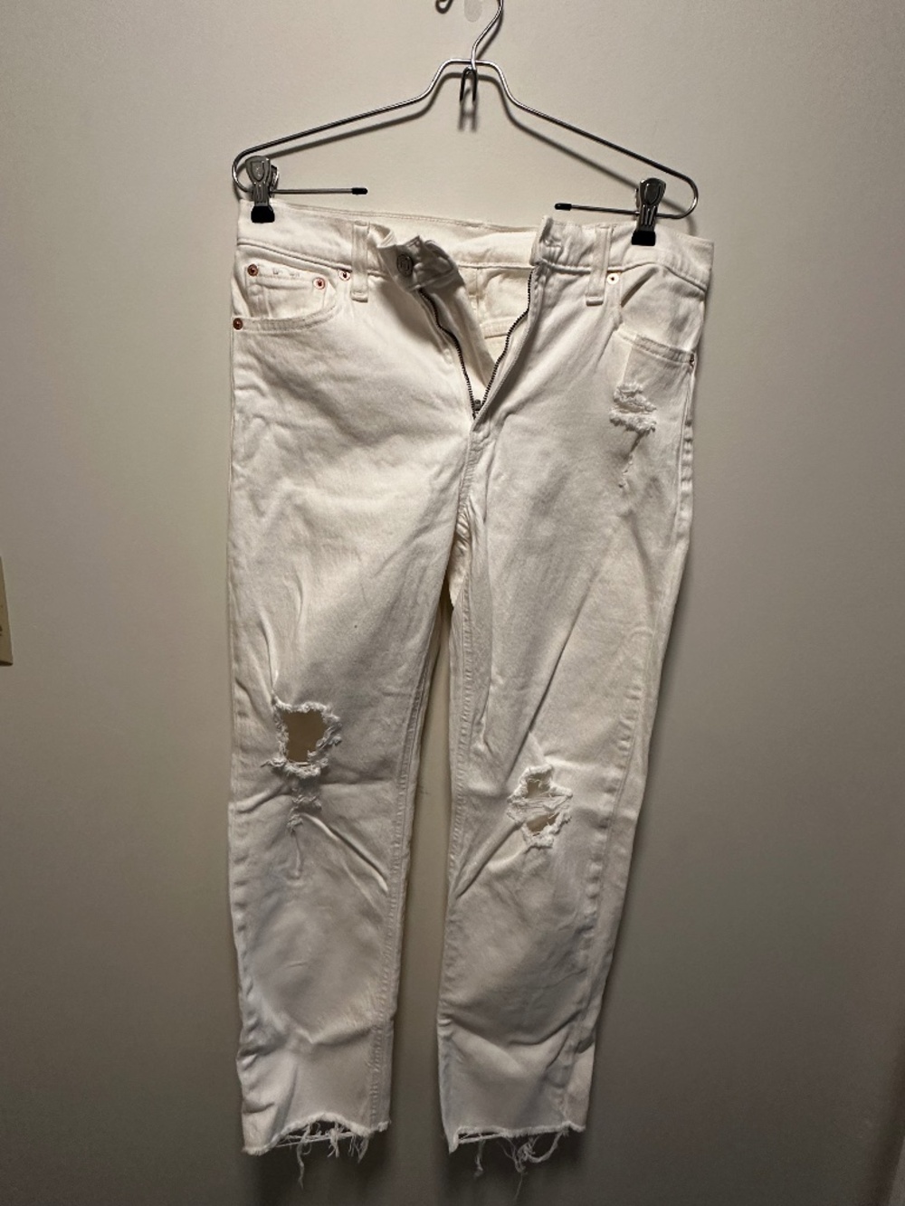 White Woman's Gap Jeans Size 28/6R Cheeky Straight Hi Rise 5 Pocket Distressed